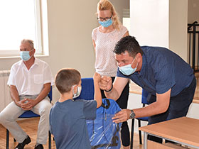 Пећиначке школе дочекале прваке