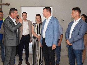 Председник Покрајинске владе обишао градилиште вртића у Шимановцима