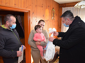 Хигијенски пакети за 163 новорођенчета