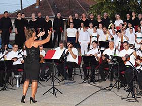 Zvuci tradicije uz hor i tamburaše