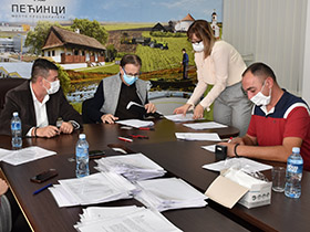 Бесповратна средства за 53 домаћинства