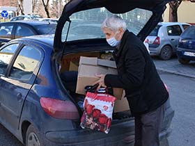 U Crveni krst pristigle nove količine korišćene garderobe