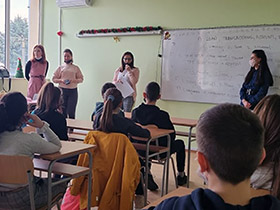 Ruke služe da pruže pomoć 