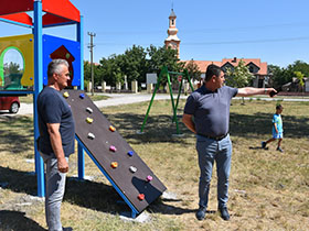 Малишани у Карловчићу добили ново игралиште