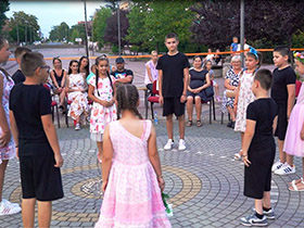 Maleni glumci pričali bajke zajedno sa publikom