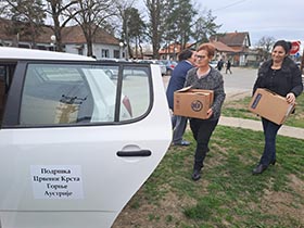 Nove količine tople garderobe pristigle u pećinački CK