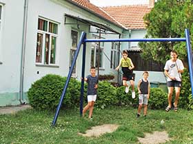 Цело село – сложна фамилија