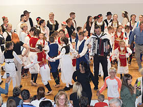 Пуна сала на хуманитарном концерту у Карловчићу