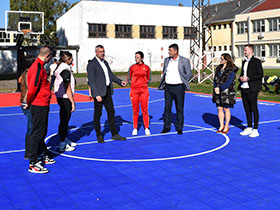 Нови кошаркашки терен за пећиначке ученике (Видео)