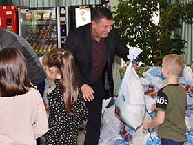 Новогодишњи пакетићи стигли до сваког детета