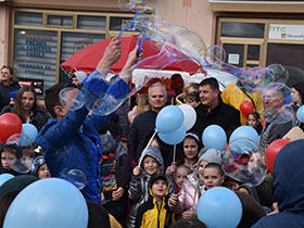 Деца из пећиначке општине први пут добила клизалиште