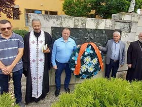 Положени венци на спомен обележја у Сремским Михаљевцима