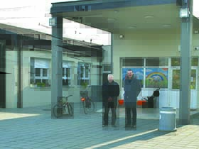 И село, и град