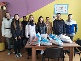 Мали Товарничани сами припремили пакетиће за Дневни боравак