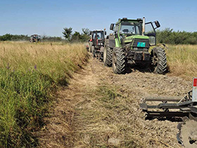 Домаћини из Карловчића уредили 25 километара атарских путева