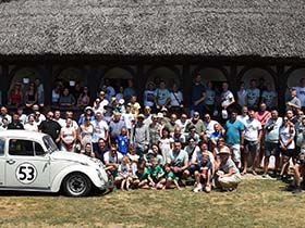 Преко 150 љубитеља олдтајмера окупило се у Пећинцима