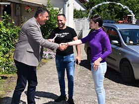 50.000 dinara za svaki mladi bračni par u opštini Pećinci (Video)