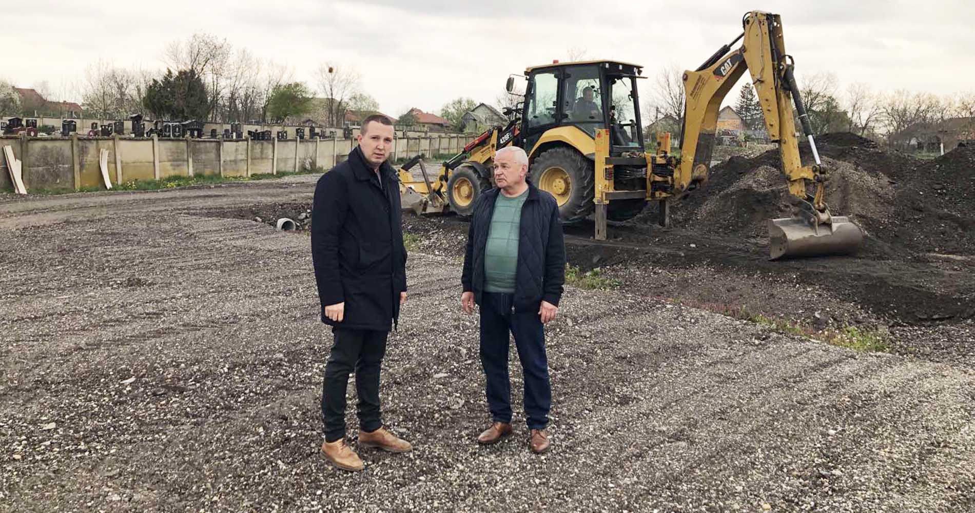 Uređen i proširen parking kod groblja u Šimanovcima