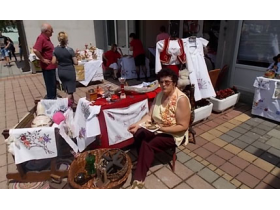 Bazar Udruženja žena u Okviru Dana Opštine – Veselice počastile sladokusce