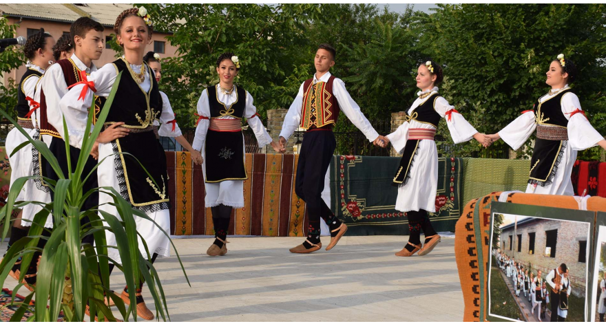 Igrom i pesmom čuvaju tradiciju u Deču