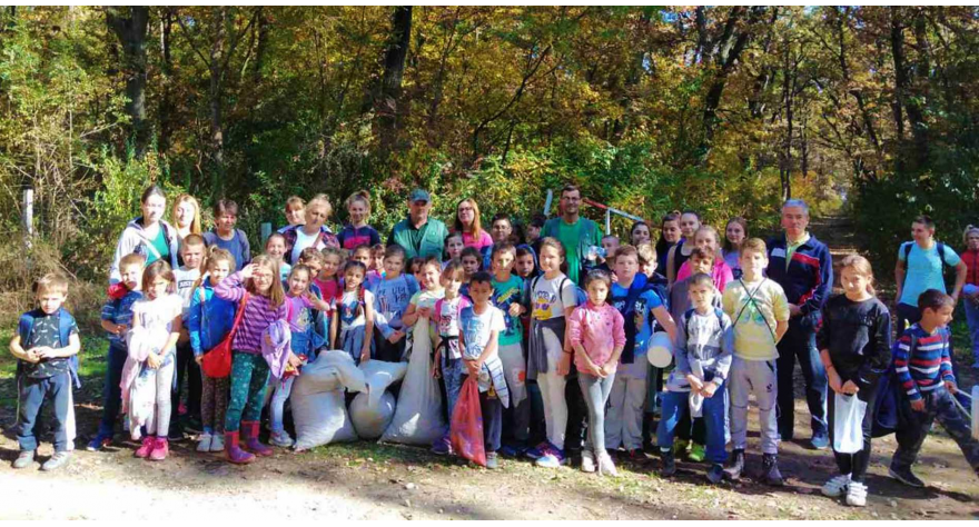 Сакупљали жир за своју школу