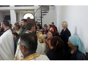 Света литургија у огарском храму