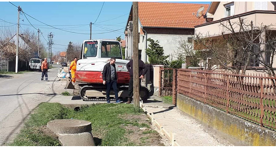Добили тротоар после 40 година