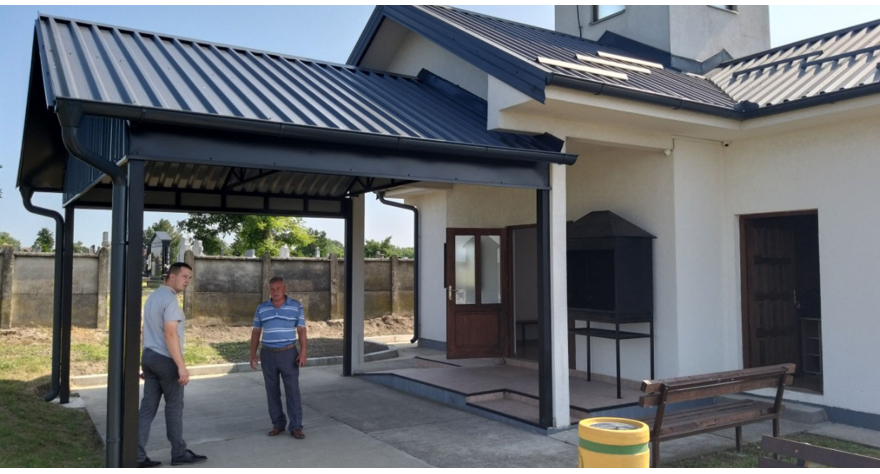 Нова надстрешница на шимановачкој капели