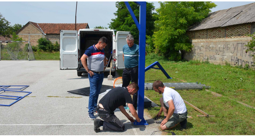 Уређење терена пред славу у Брестачу