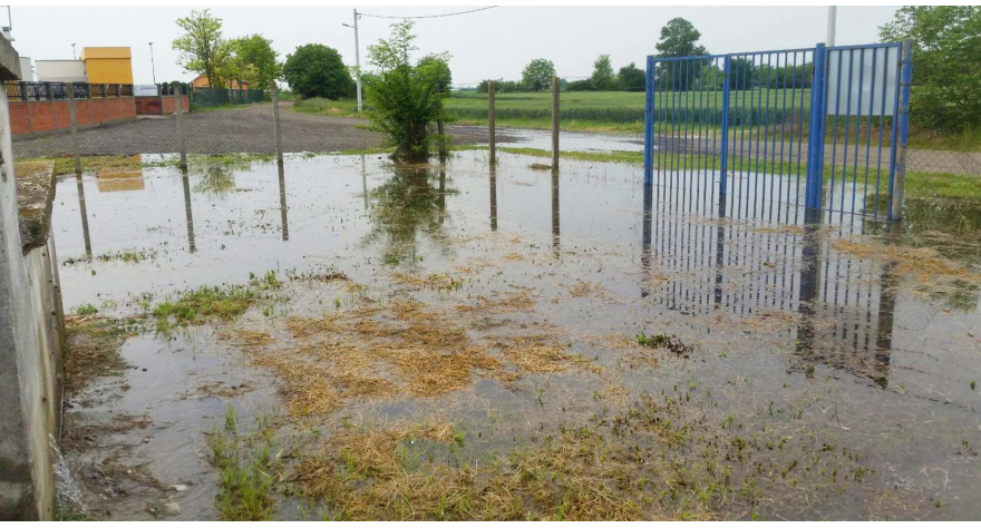 Пећинци данас повремено без воде