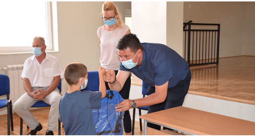 Пећиначке школе дочекале прваке