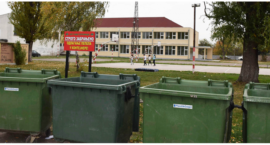 Забрањено бацање жара у канте и контејнере