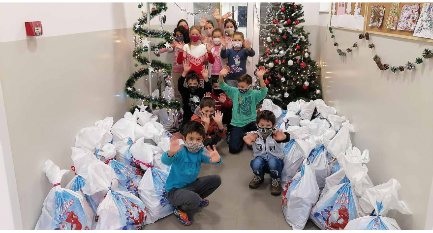 Општина и ове године обрадовала малишане пакетићима