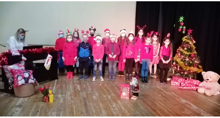 Музички новогодишњи поклон (Видео)