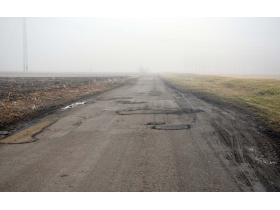 Саниране ударне рупе на путу Купиново - Прогар