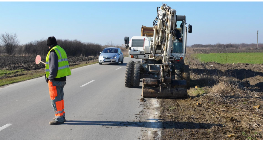 Уређење банкина чува коловоз 