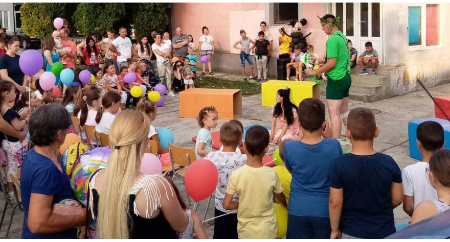 Представе до сада погледало око 400 малишана 