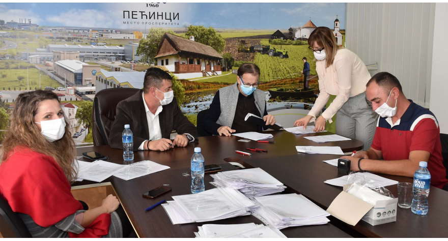 Бесповратна средства за 53 домаћинства