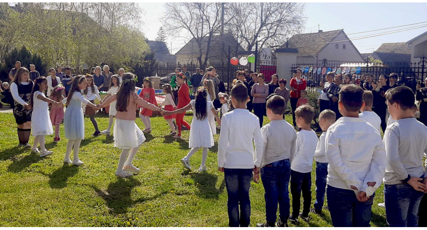 Deca bojama oživela naselje