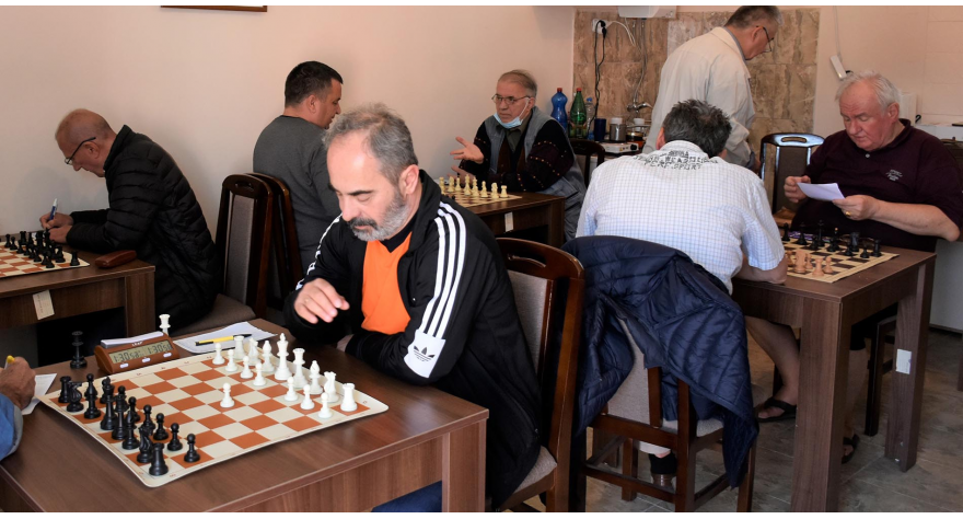 Половичан успех пећиначких шахиста