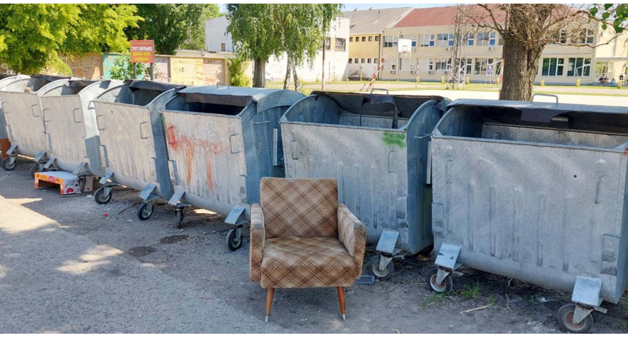 Апсурд бацања кабастог отпада