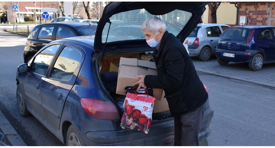 U Crveni krst pristigle nove količine korišćene garderobe