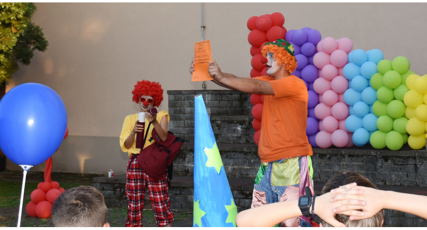 Представе се не одлажу ни у случају невремена