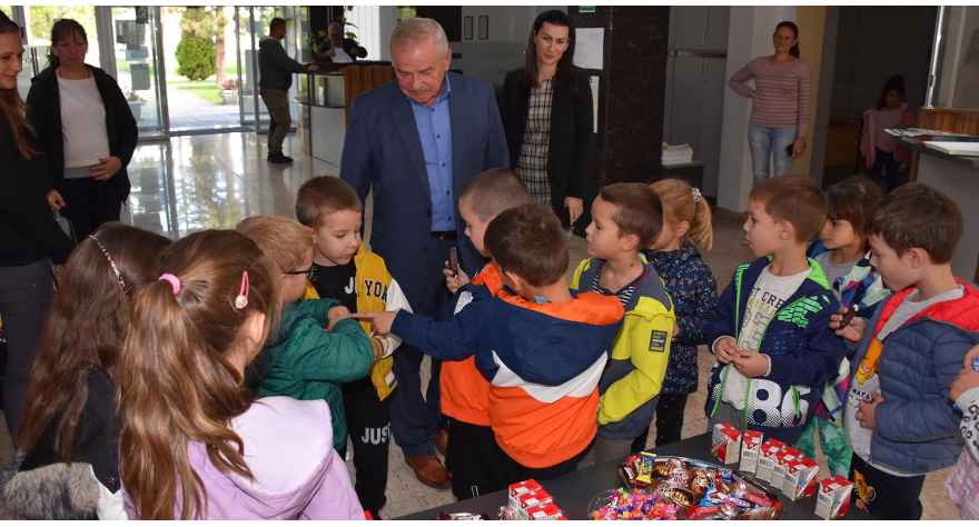 Предшколци посетили Услужни центар