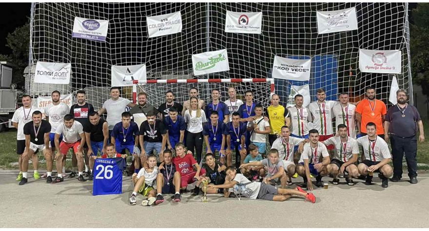 Шампионски пехар за екипу из Пећинаца