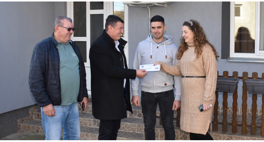 Поклон од 50.000 динара за 37 младих брачних парова