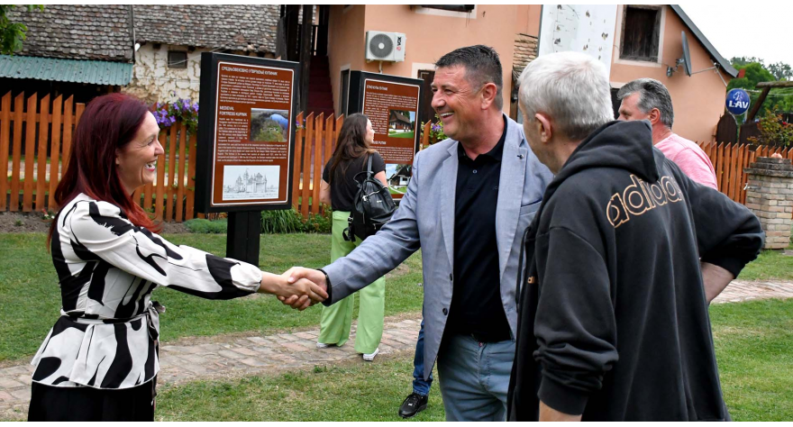 Почела 15. Ликовна колонија Купиново (Видео)