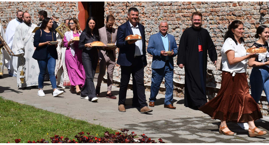 Светом литургијом у Пећинцима обележен Свети Никола летњи