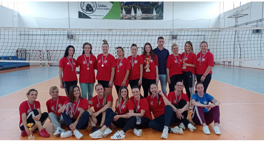 Екипа пећиначких просветара освојила злато