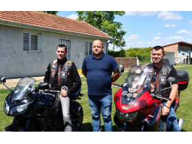 Ненад Стојаковић, Срђан Срзић и Боривој Стојаковић на стадиону ОФК Брестач